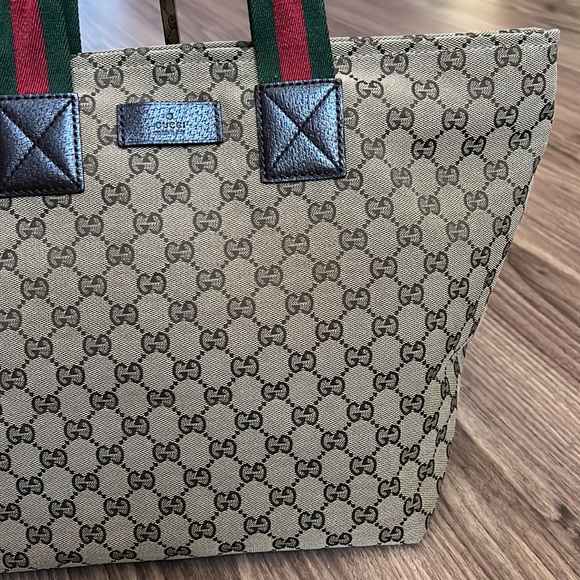 A24- ๐ฏ % authentic Gucci shoulder bag - Picture 5 of 16